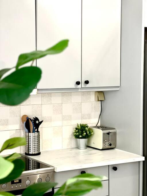 Modern Condo With Garage Near The Square And Beach Aigio Exterior foto